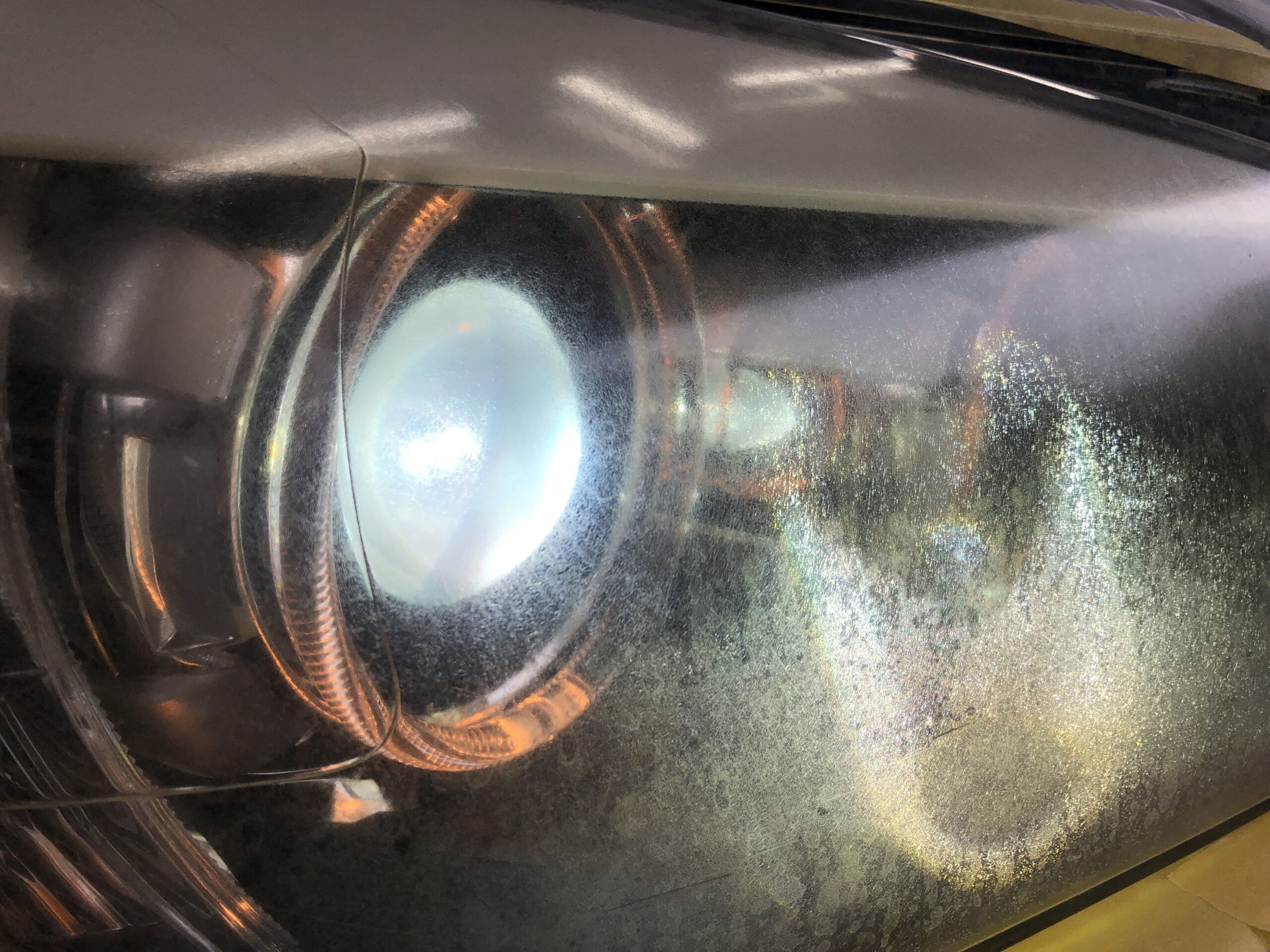 BMWX1　ヘッドライトクラック