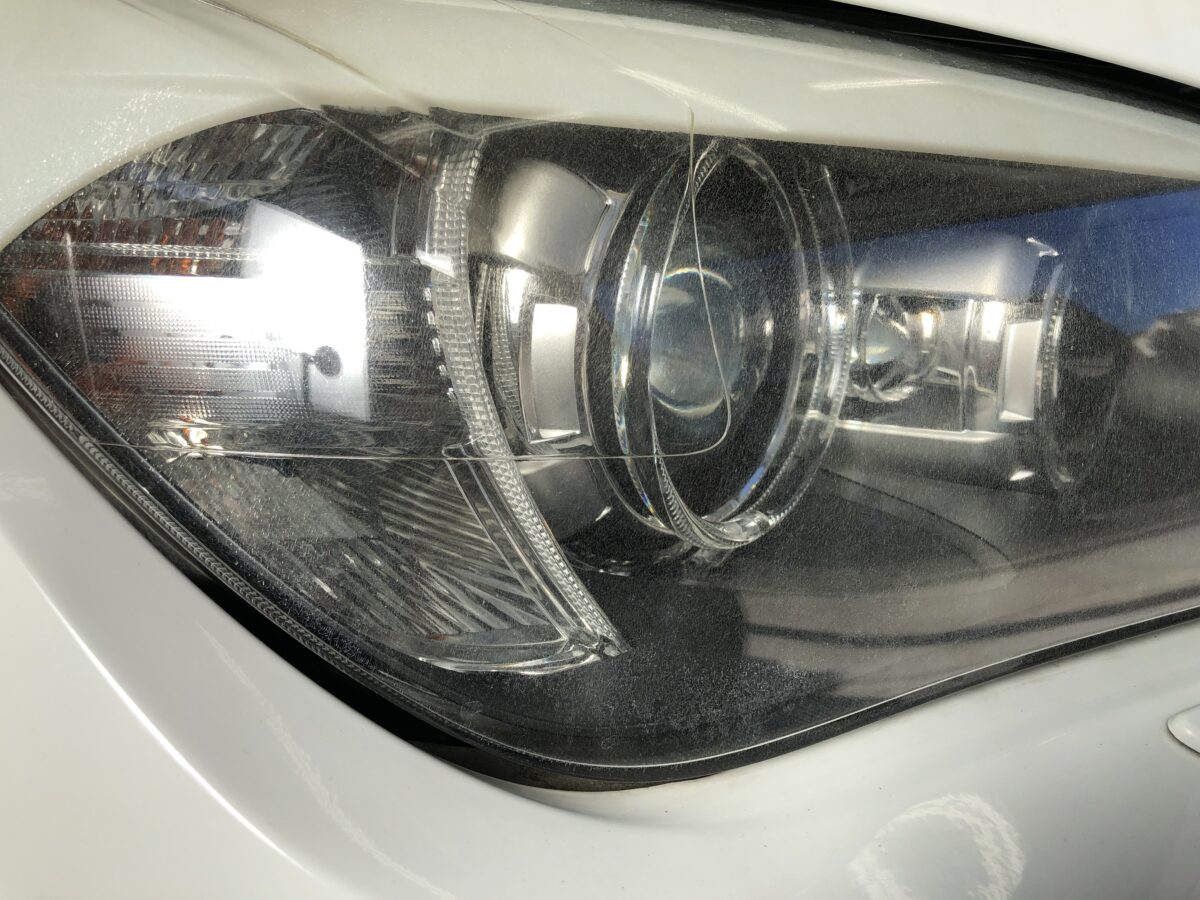 BMWX1　ヘッドライトのクラック