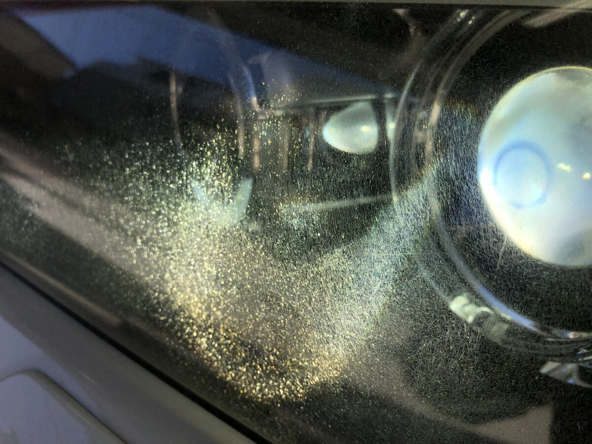BMWX1　ヘッドライト点灯時のクラック・ひび割れ