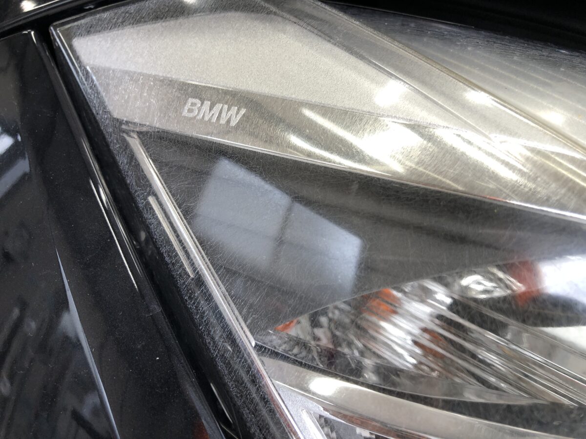 BMWX1　ヘッドライトのクラック