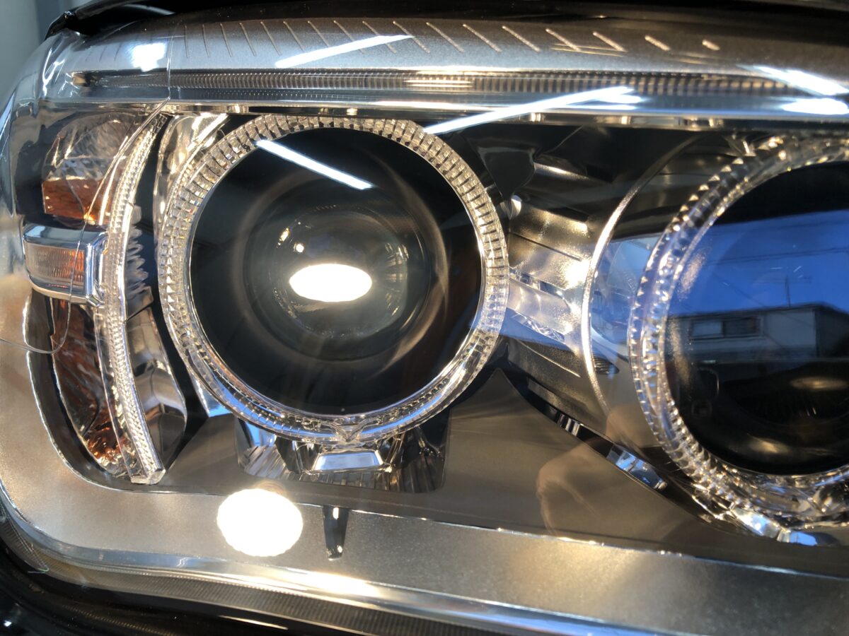 BMWX1　ヘッドライトリペア後は長期的に紫外線から保護します。