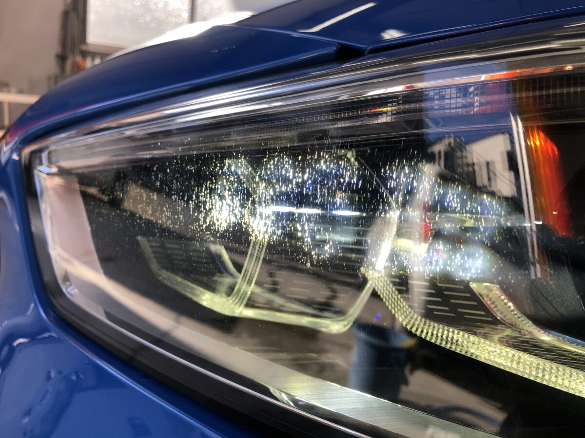 BMW F40　ヘッドライト点灯時のクラック