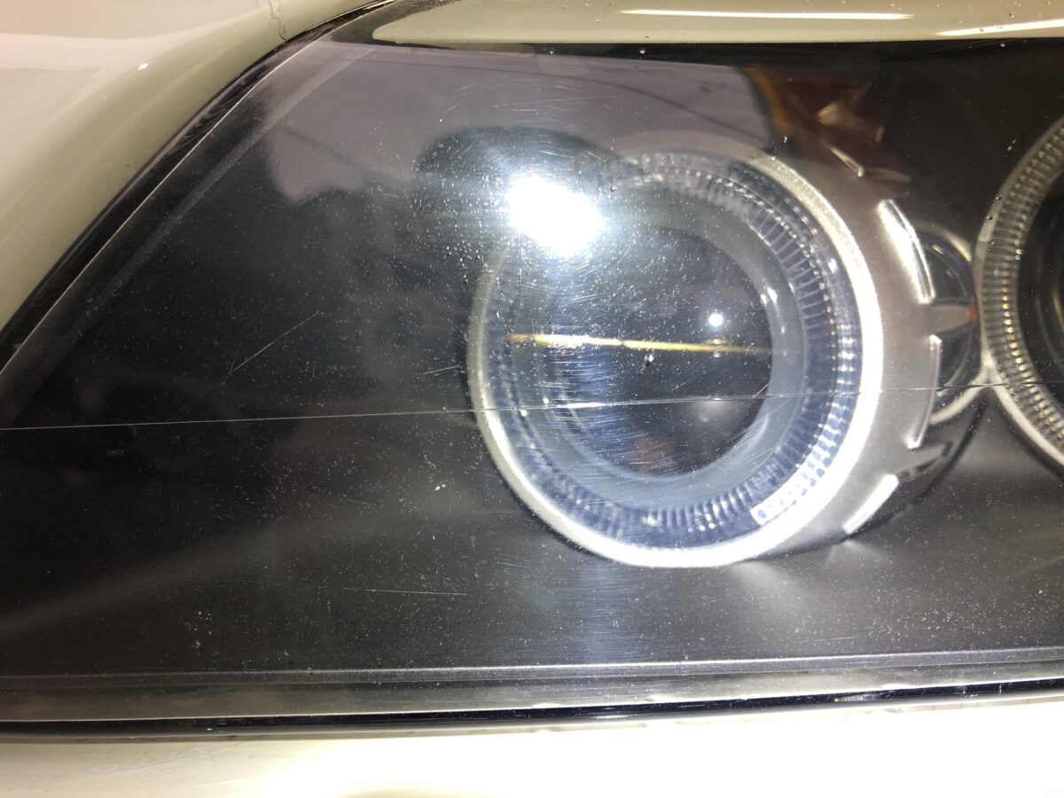 BMW Z4　ヘッドライトの磨き傷