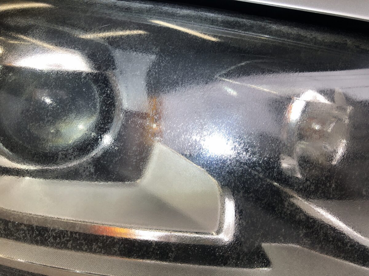 VWパサート　ヘッドライト表面がガサガサに・・・
