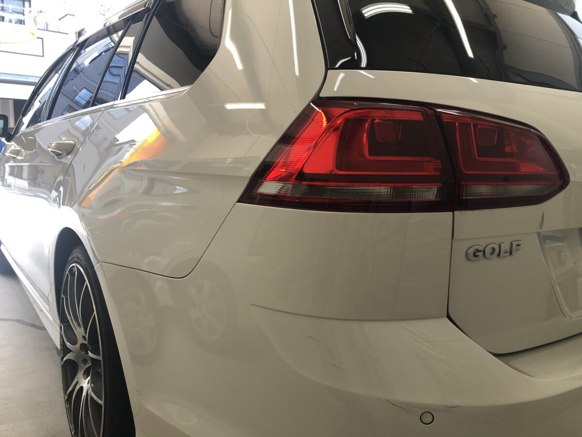 フォルクスワーゲンゴルフヴァリアント ヘッドライト磨き