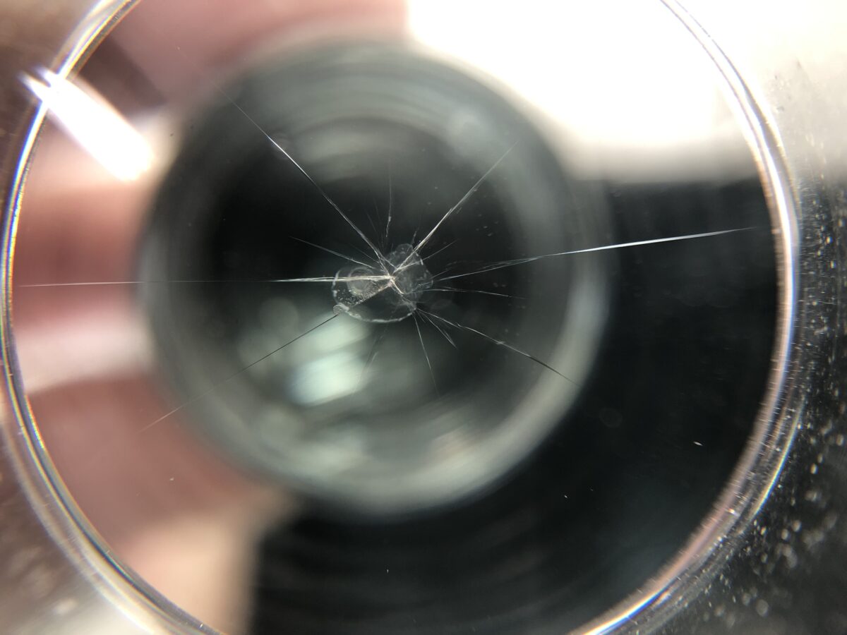 フロントガラス飛び石傷修理はお早めに。