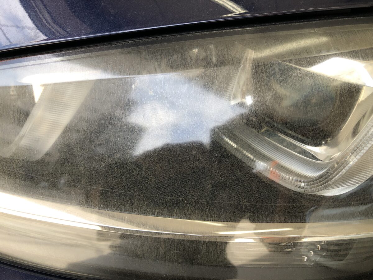 ゴルフ7　ヘッドライトにクラック・ひび割れの症状
