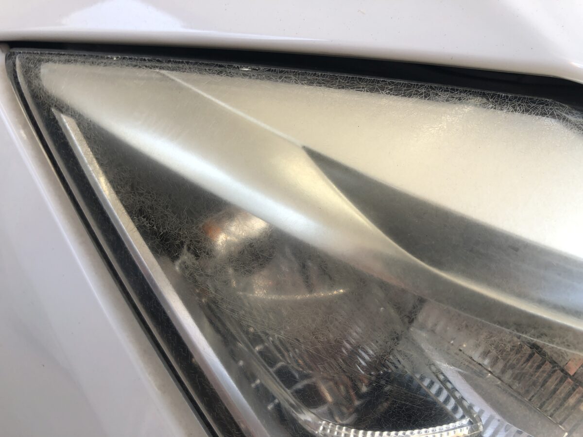BMWのヘッドライトの黄ばみ