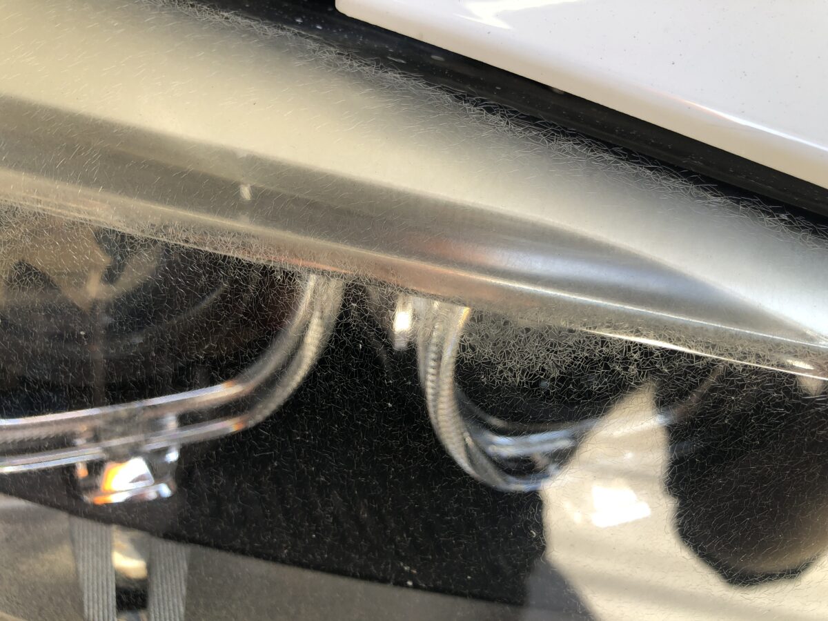 BMWF30のヘッドライト、近付いて見ると・・・