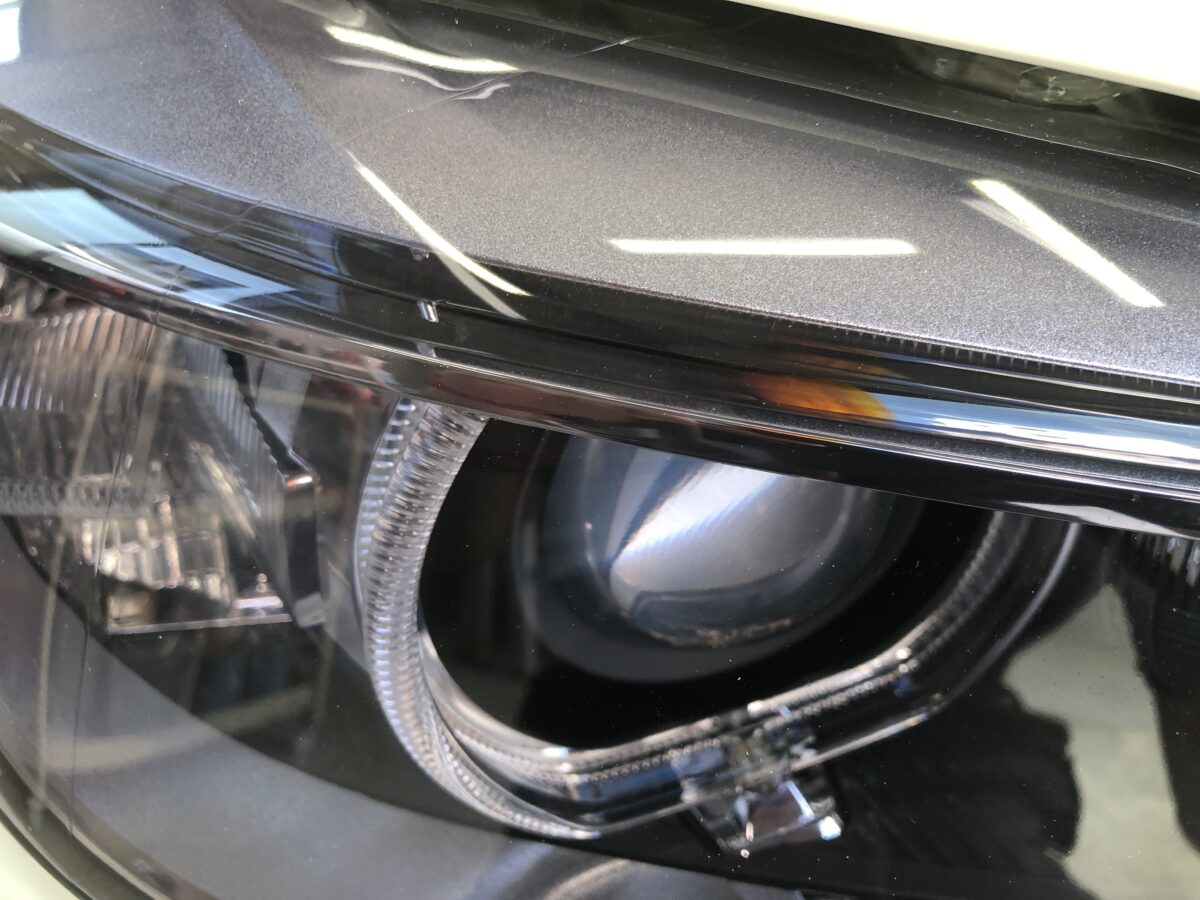 ヘッドライトリペアのついでにカラープロテクションでイメージチェンジが可能です。