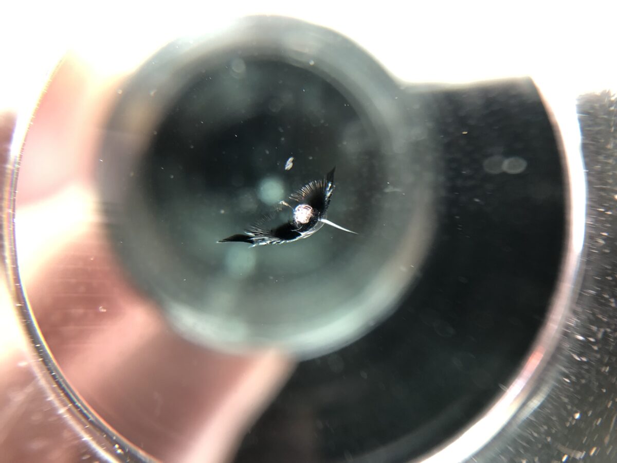 ハイエースのフロントガラス飛び石傷修理