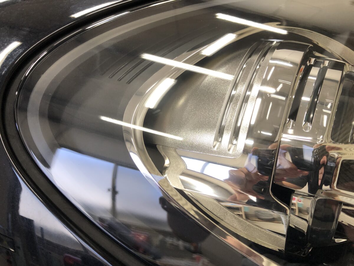 マカンのヘッドライト磨き後