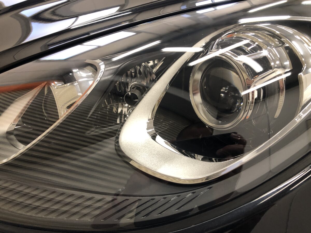 輸入車のヘッドライトリペアはお任せ下さい。