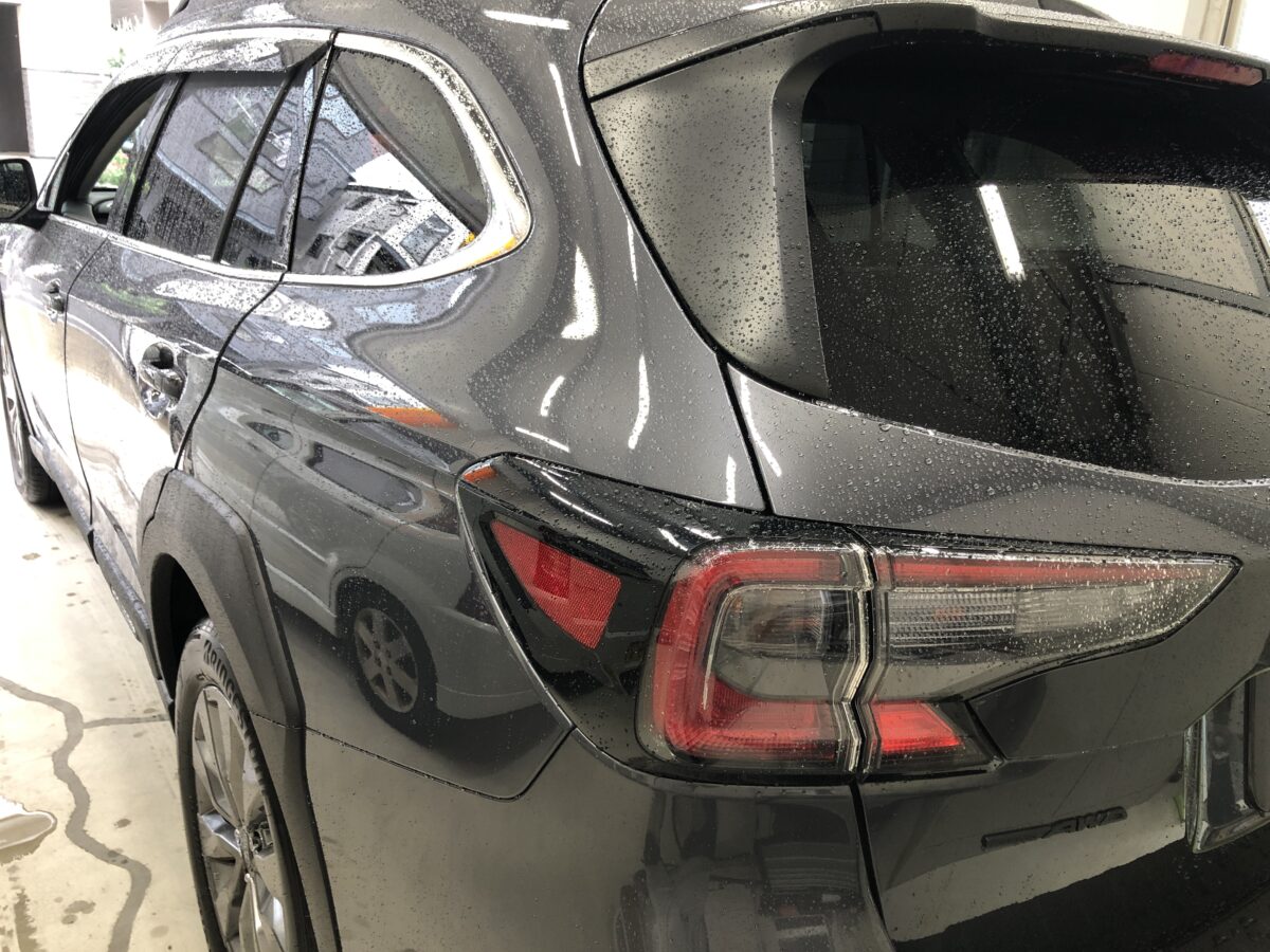 スバルアウトバック　フロントガラス飛び石修理