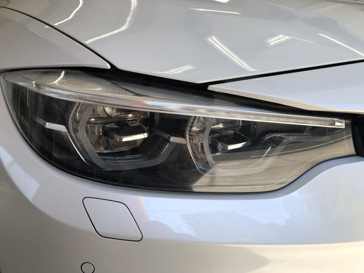 BMWのヘッドライト磨きと一緒にカラープロテクションフィルム施工