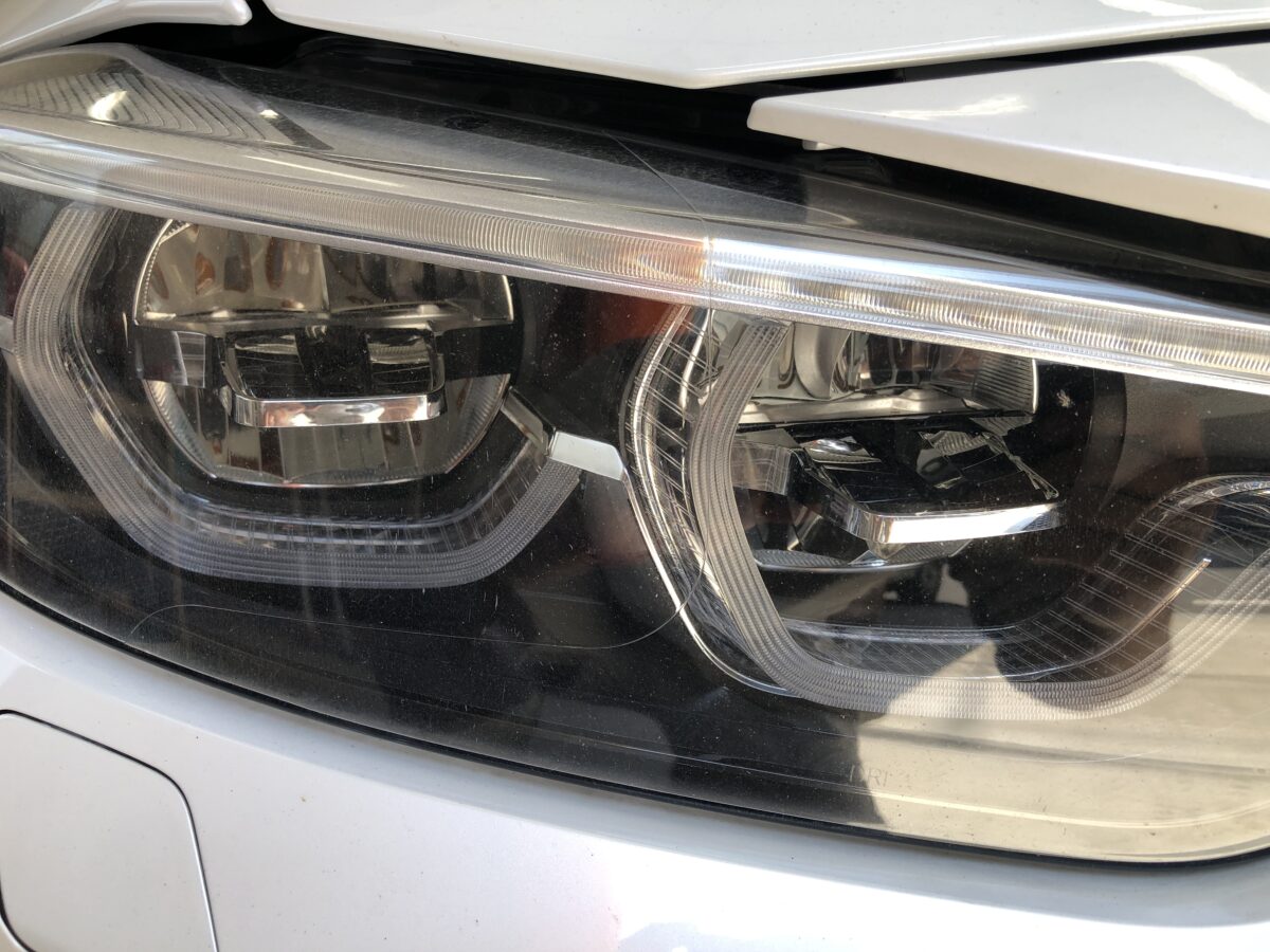 BMWM4 ヘッドライトリペアのご依頼ですが意外とキレイ?