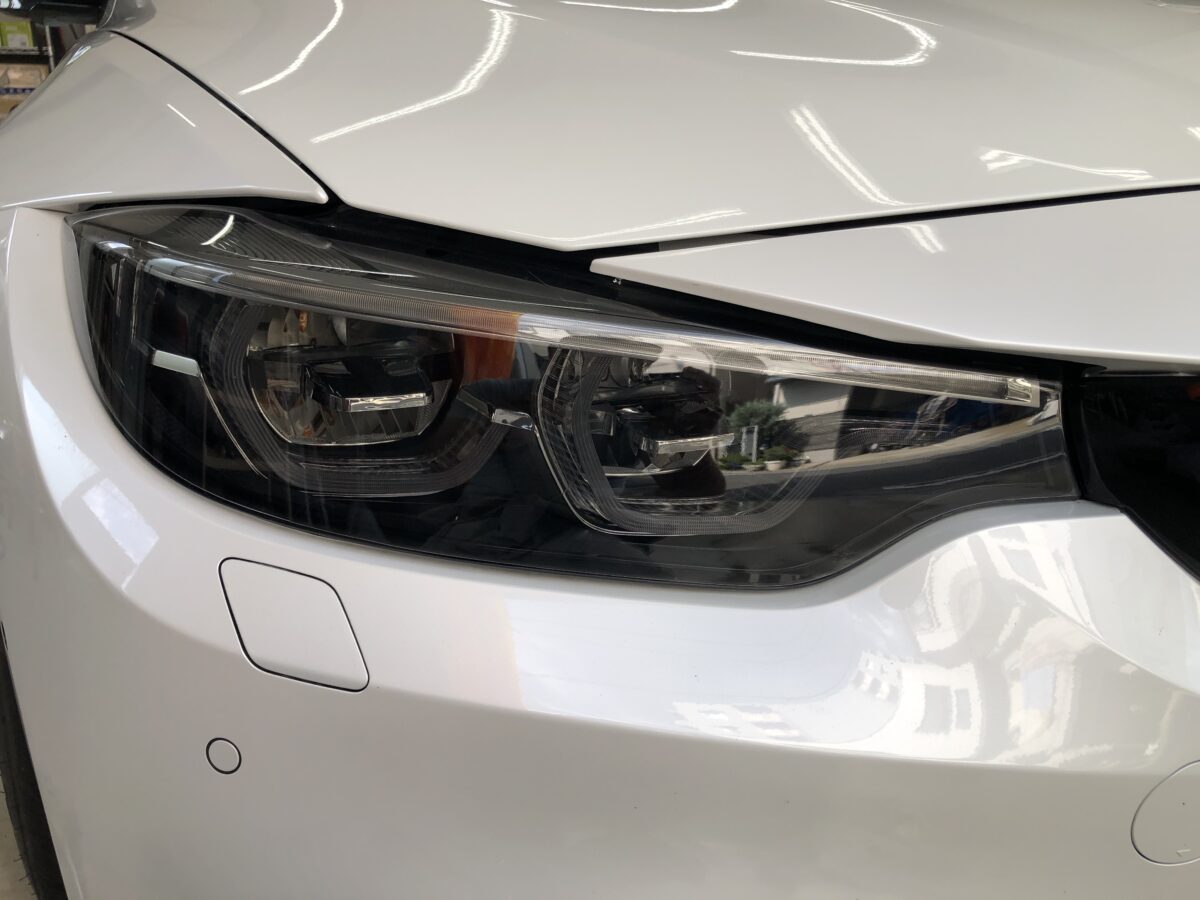 ヘッドライト磨き後に、ライトスモークPPF施工