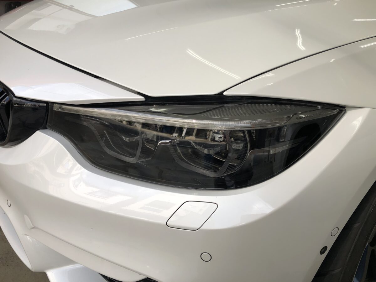 BMWM4 ヘッドライトリペア後にプロテクションフィルム施工(ライトスモーク)