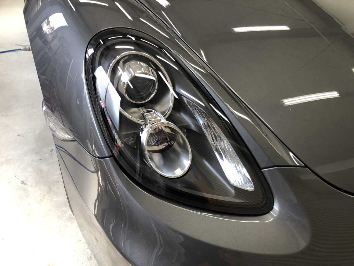 ポルシェ981ケイマンのヘッドライトリペア後