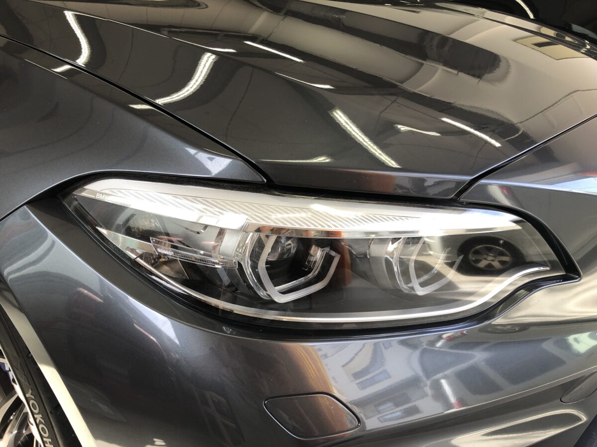 BMWM2（F87）のヘッドライト磨き