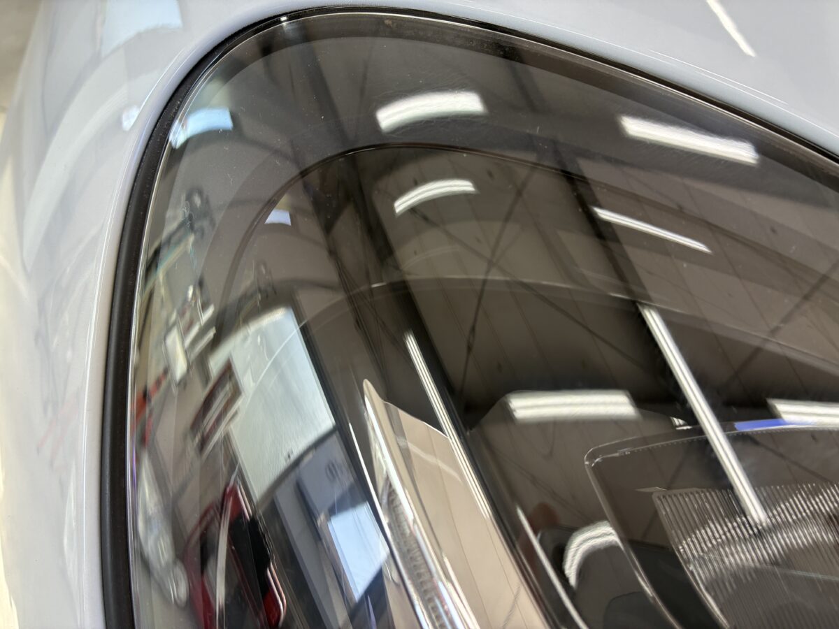 ポルシェマカン　近付いて見てもキレイですが・・・