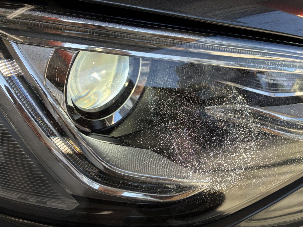 アウディA5のヘッドライトクラック・ひび割れの症状は改善出来る。