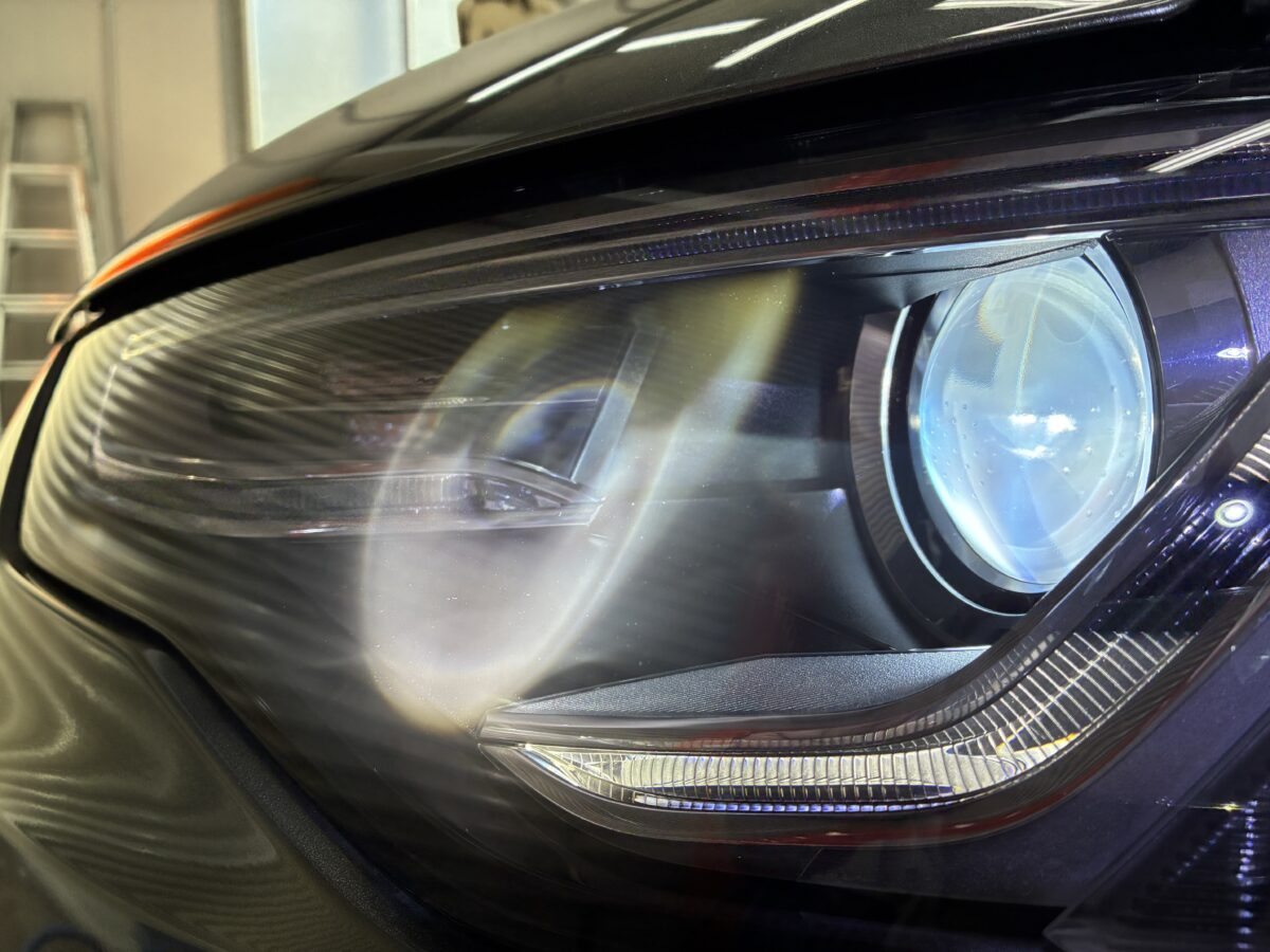 アウディのヘッドライトクラック・ひび割れは全て除去