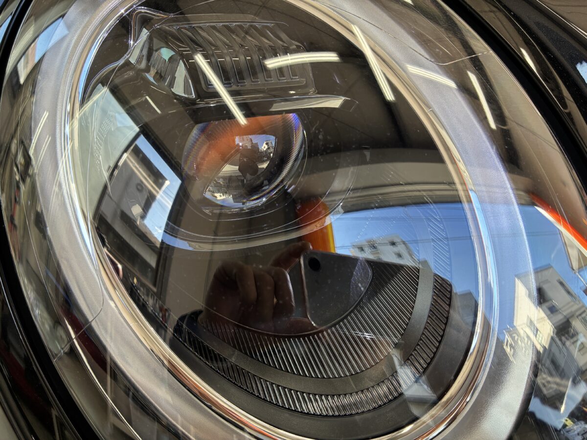 ミニのヘッドライトリペアのご依頼ですが・・・