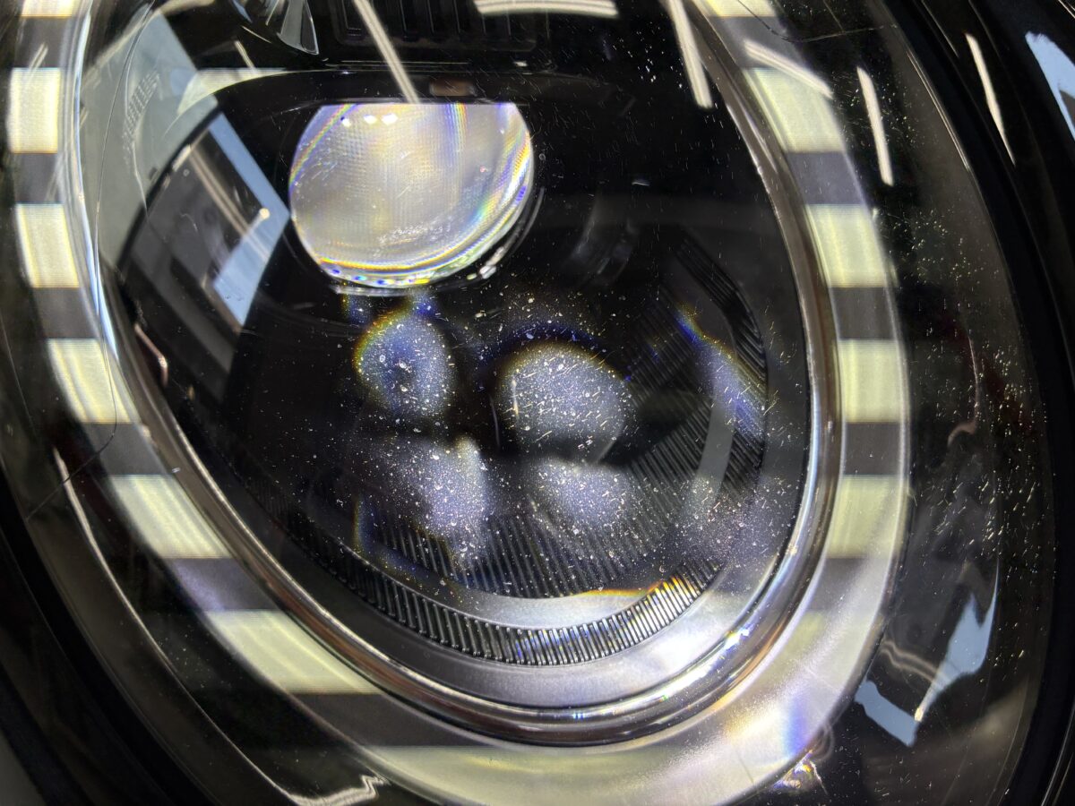 輸入車のヘッドライトの劣化はライトを点灯すると良く分かります。