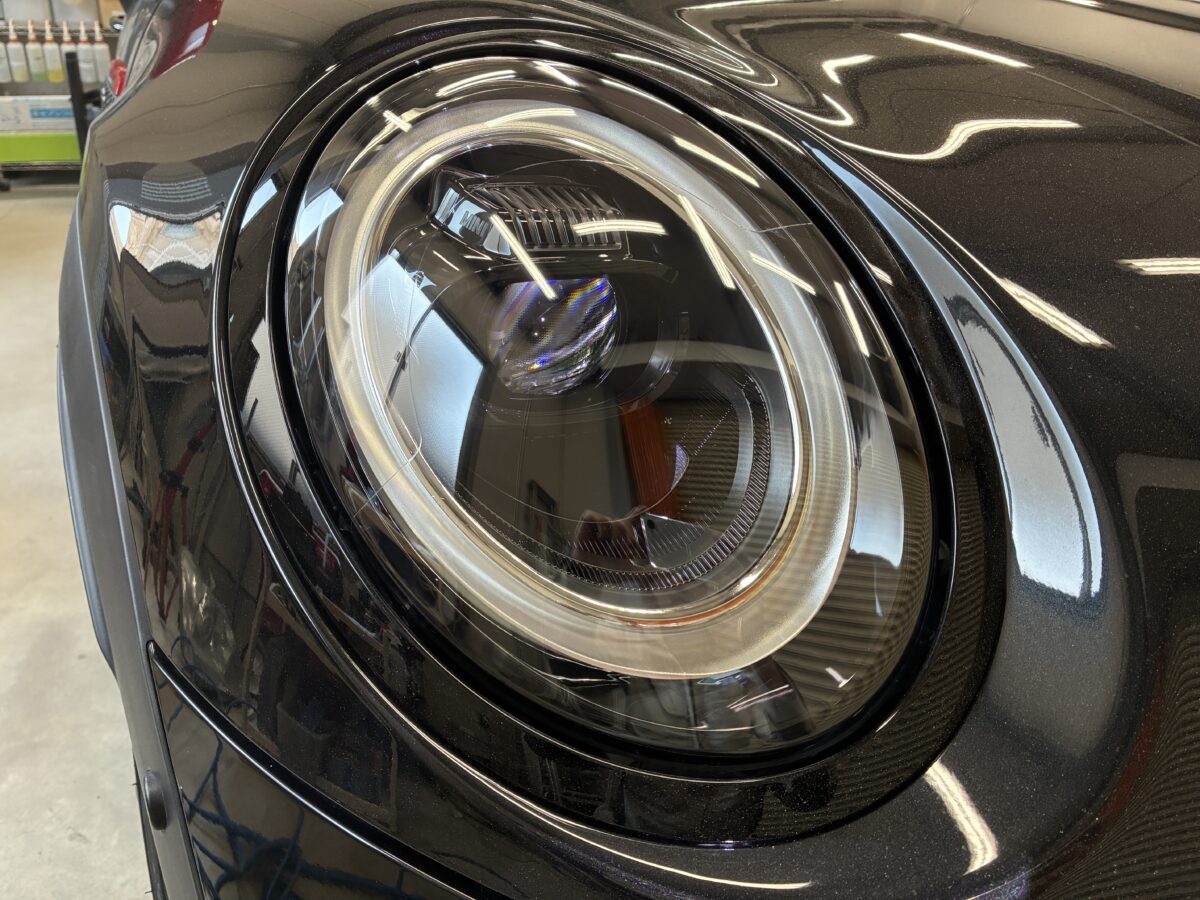 ミニのヘッドライトクラック除去後