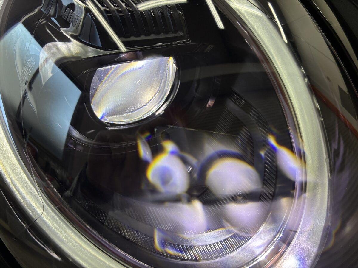 ミニのヘッドライトリペア後のライト点灯時