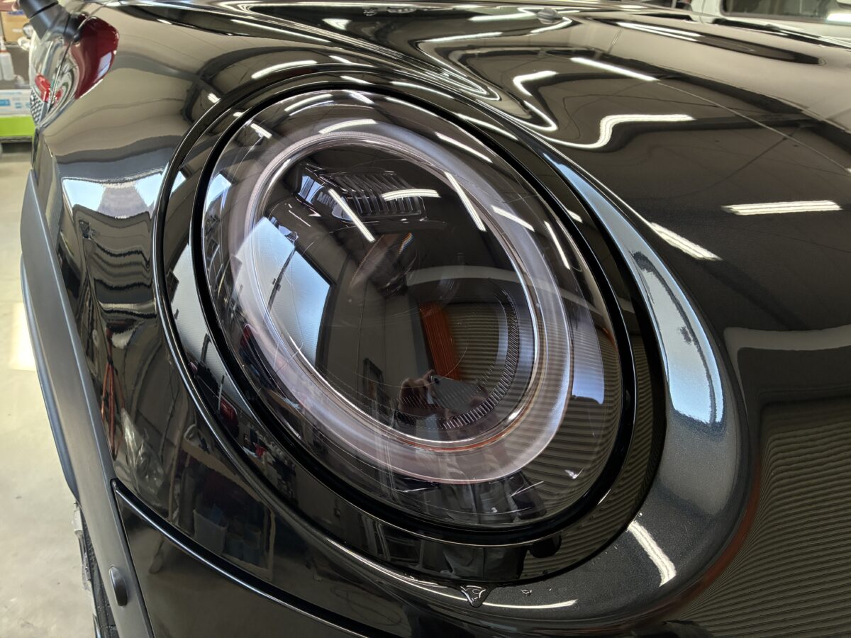 ミニのヘッドライトリペア後、ライトスモークPPF施工