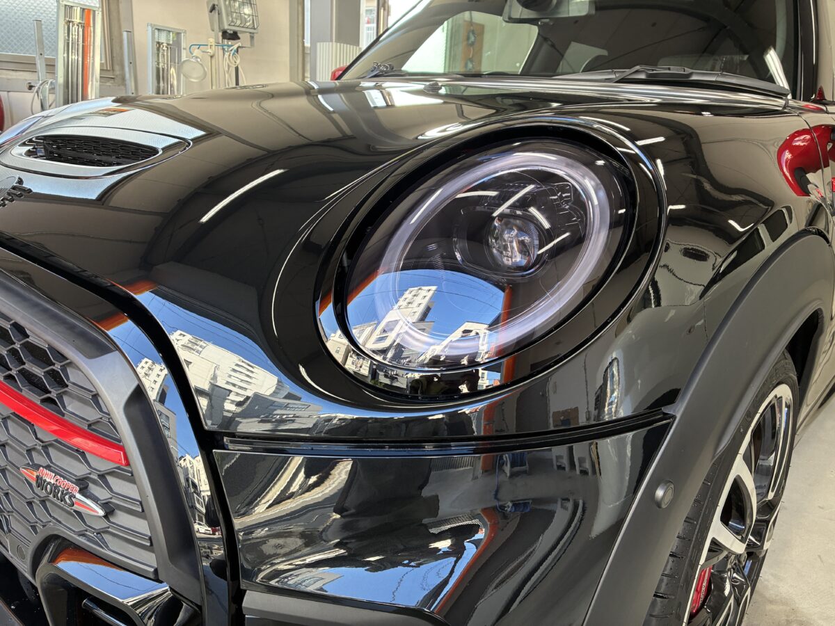ヘッドライトリペア後のプロテクションフィルムはクリア・スモークからお選び頂けます。