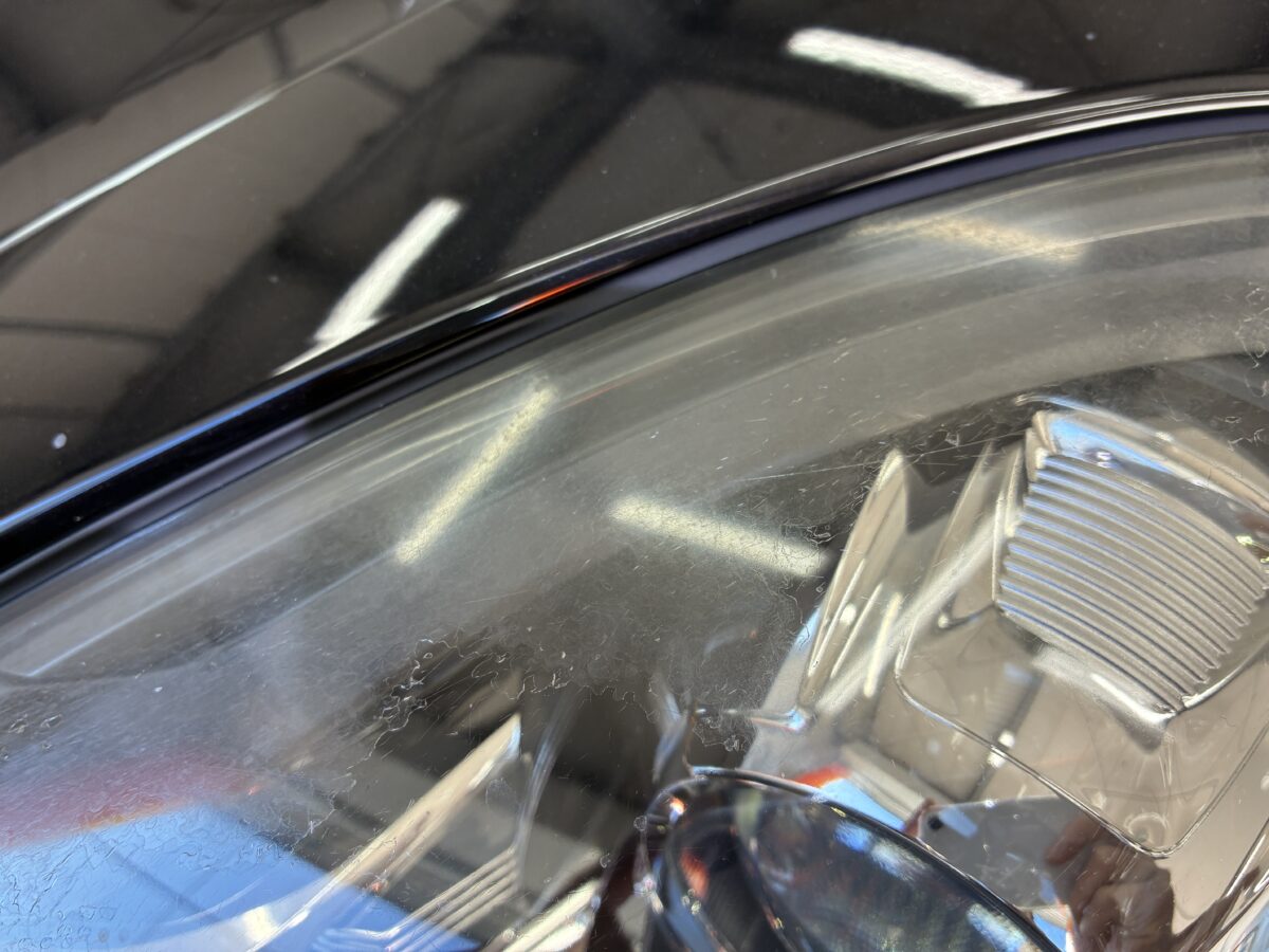 ポルシェ718ケイマンのヘッドライトの黄ばみ