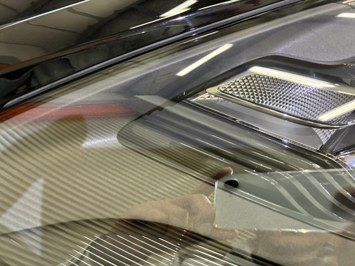 ポルシェ718ケイマン　ヘッドライトハードコート層の剥がれ補修