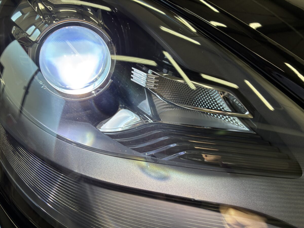 ポルシェ718ケイマン　ヘッドライトリペア後のライト点灯時