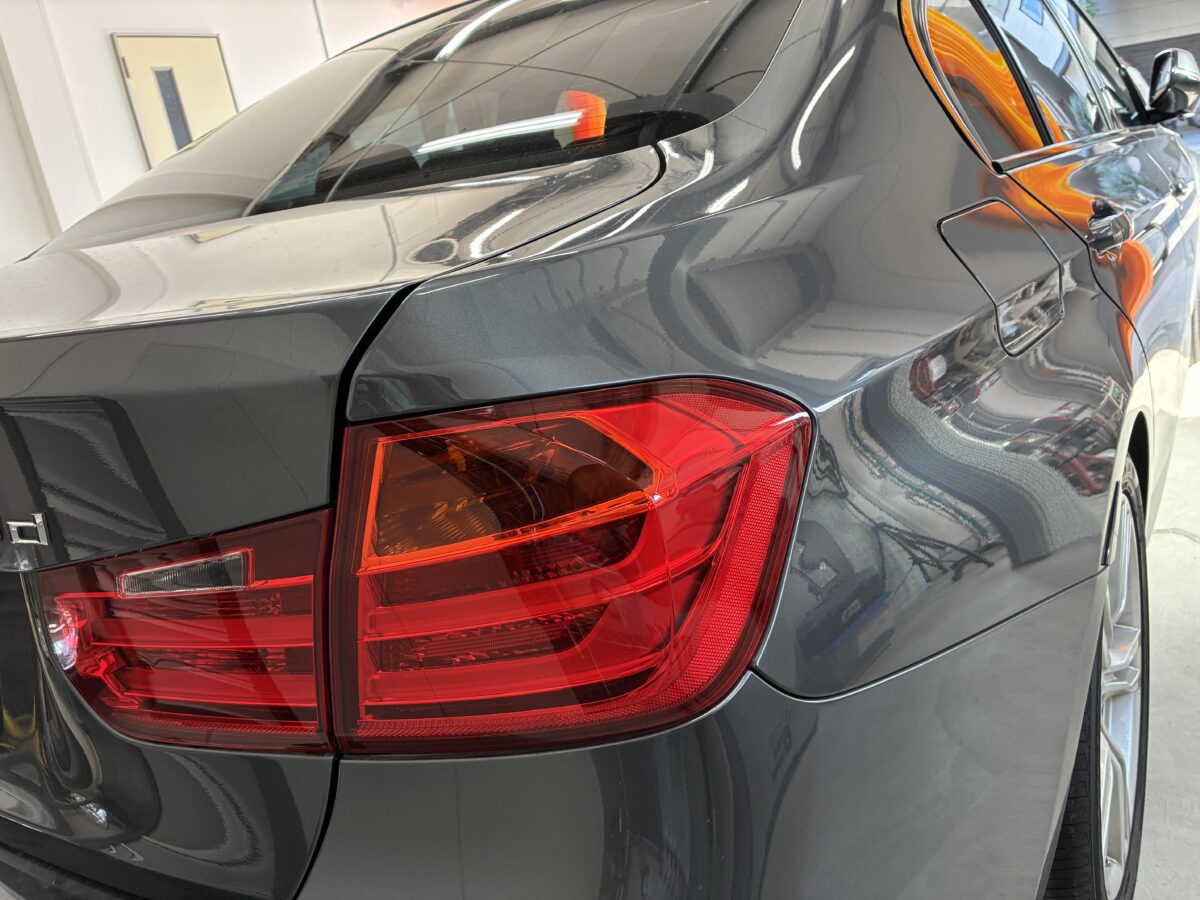 BMWF30　ヘッドライト磨き