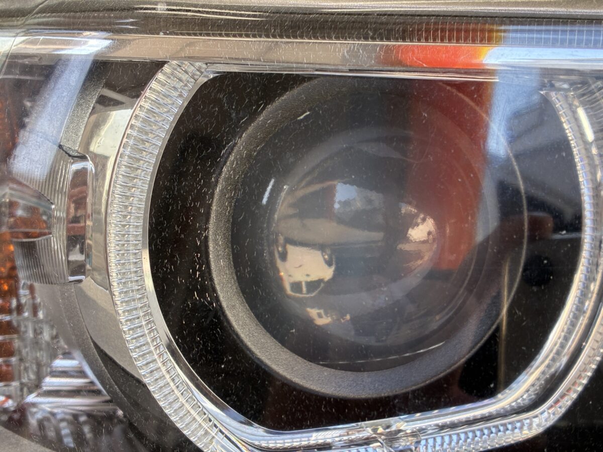 BMW320ｄ（Ｆ３０）ヘッドライトクラック・ひび割れが発生