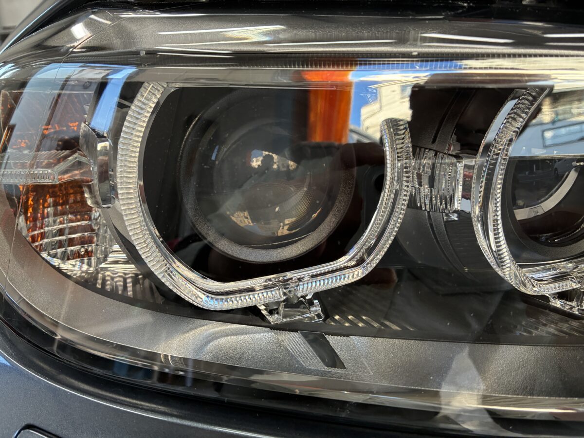BMW320d　ヘッドライト磨き作業後