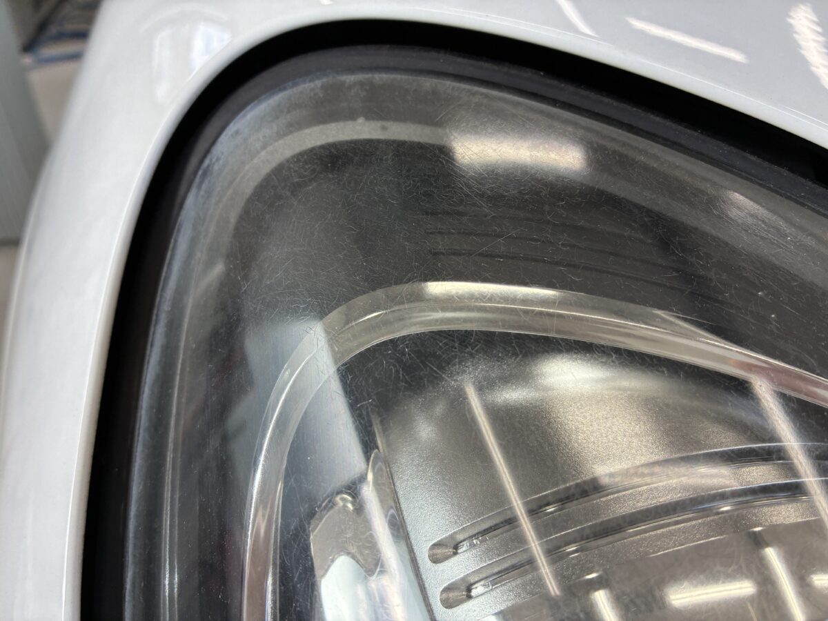 ポルシェマカンのヘッドライトクラック