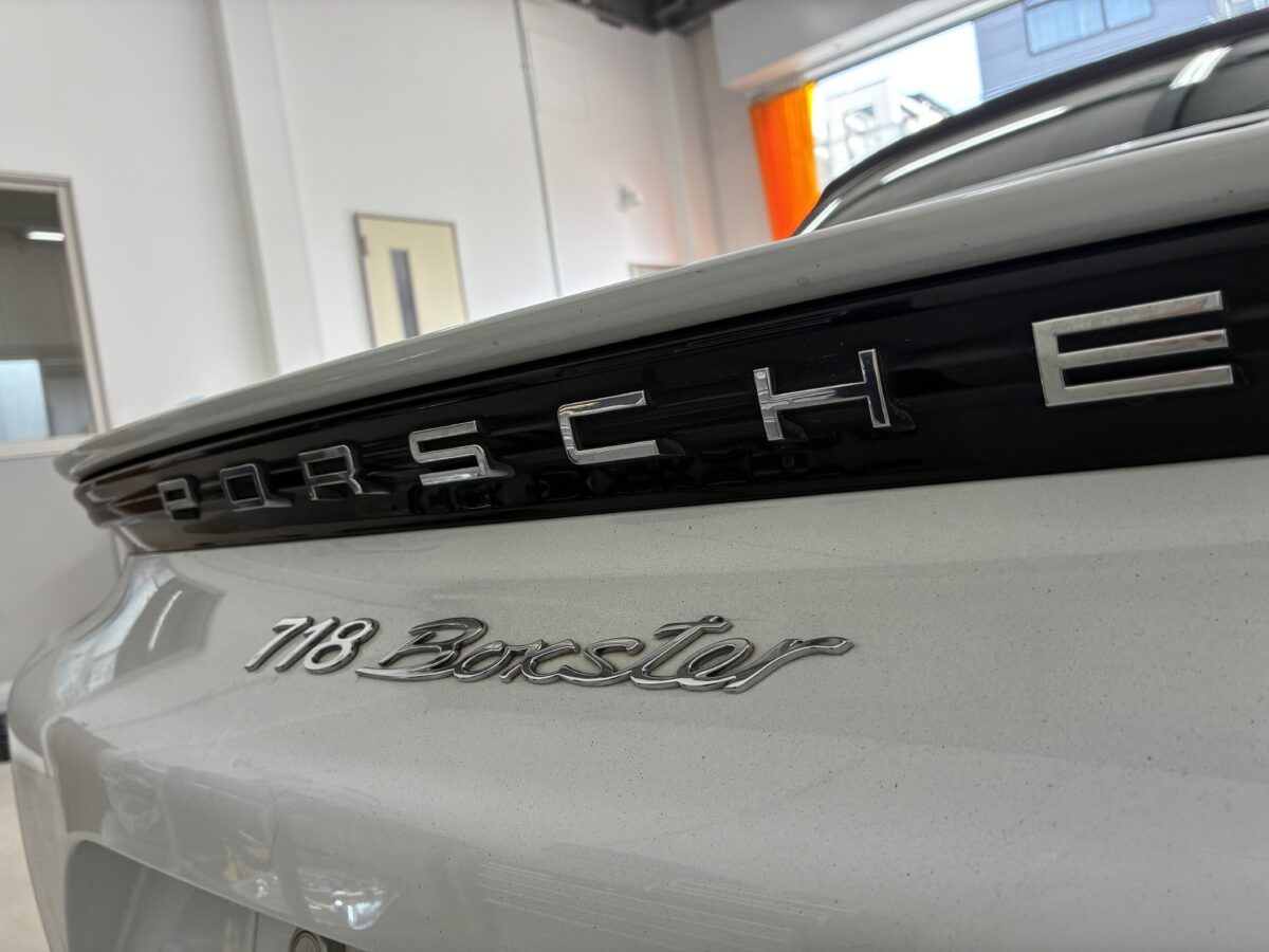 ポルシェ718ボクスター　ヘッドライト磨き