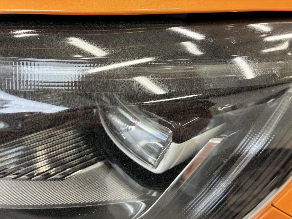 ルノーのヘッドライトの劣化