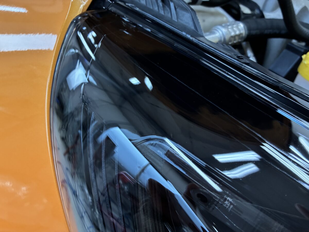 ルノーメガーヌ　ヘッドライト磨き後