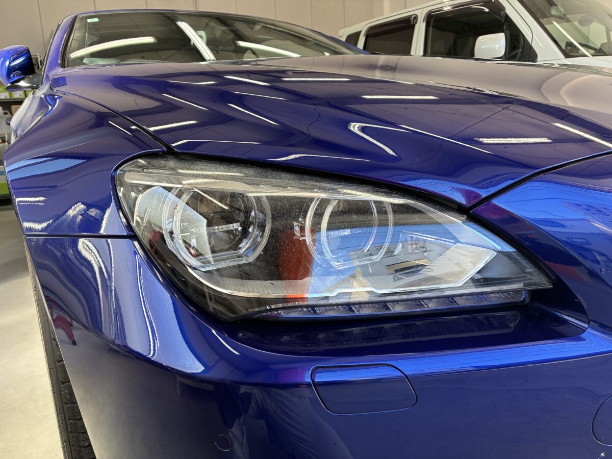 BMWのヘッドライトに発生するクラックの除去