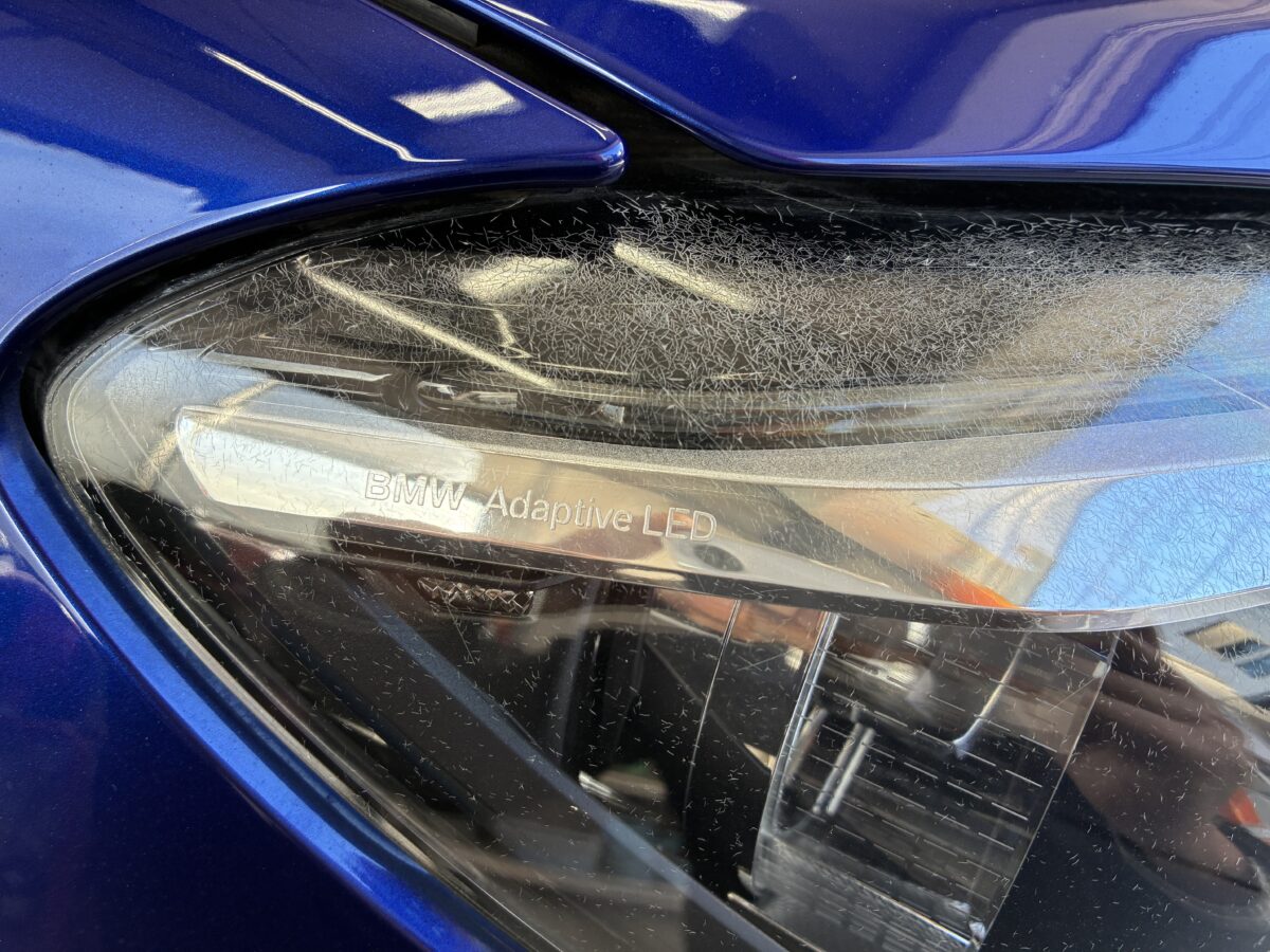 BMWM6　ヘッドライトに黄ばみとクラックが発生