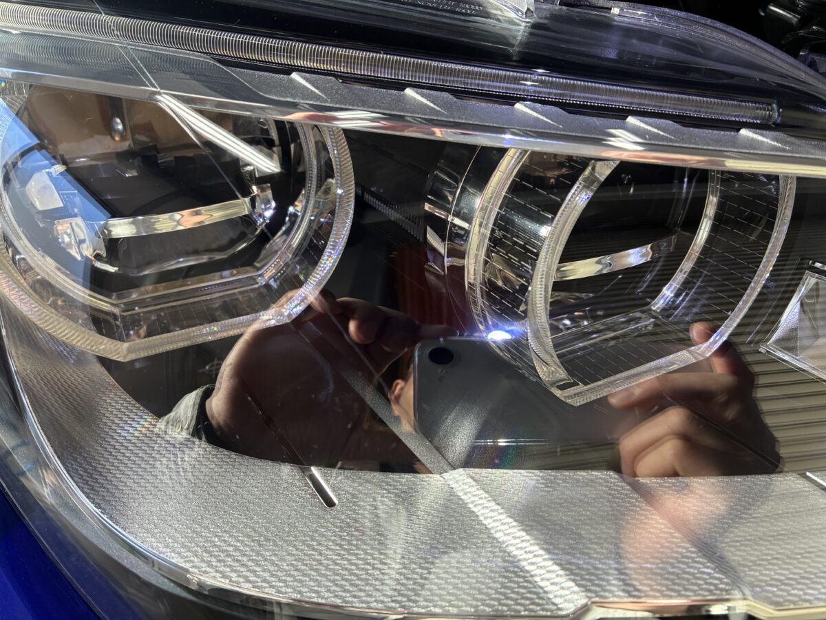BMWのヘッドライト磨き、プロテクションフィルム施工