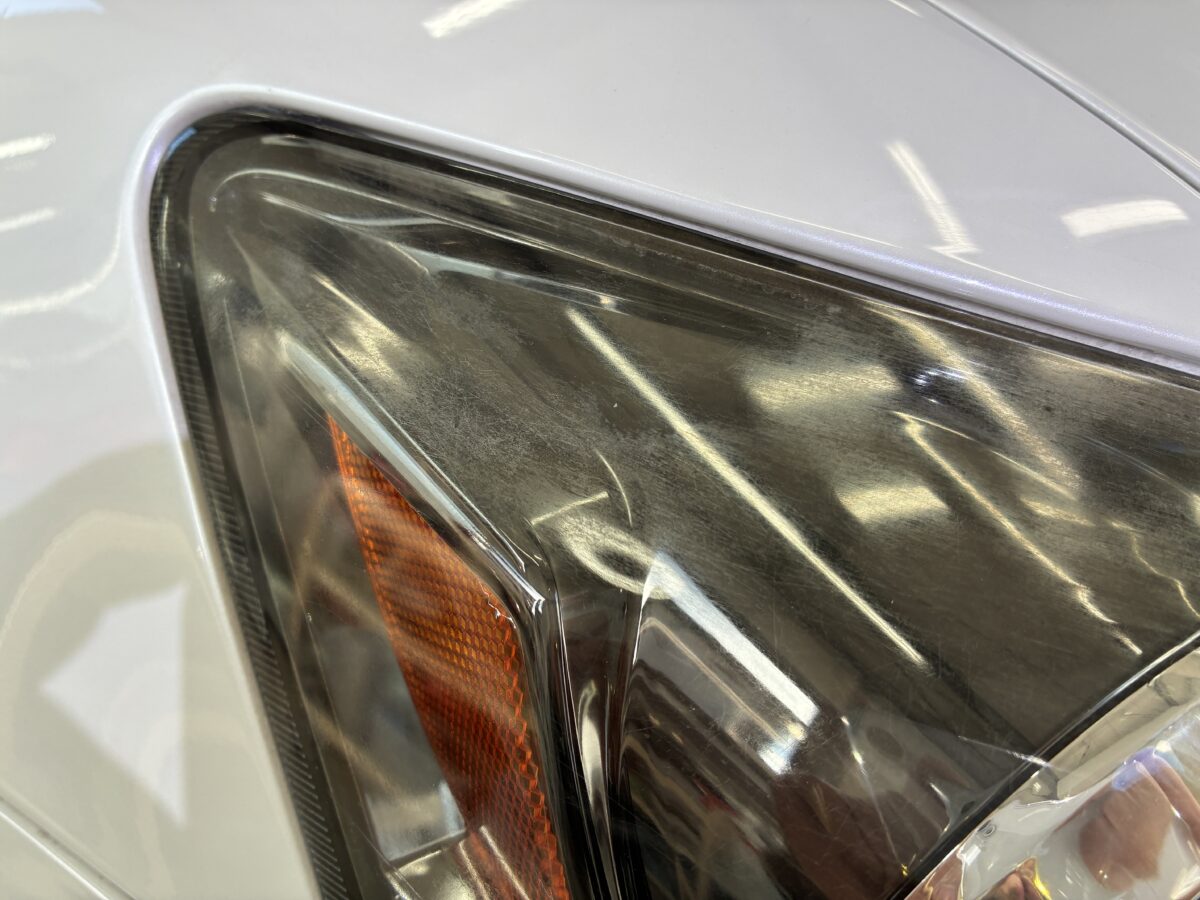 ヘッドライトの新品交換から4年程で再度劣化が次発生。