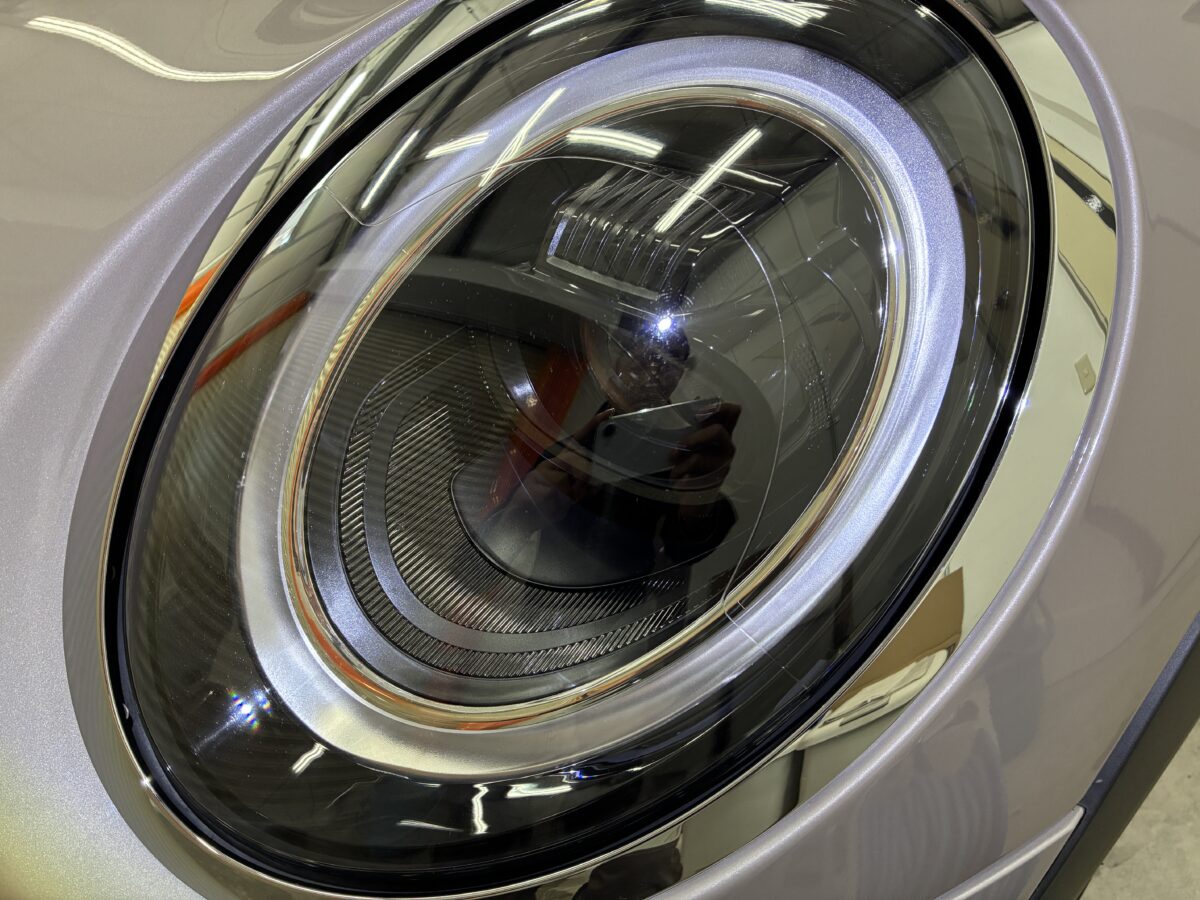 ミニのヘッドライト磨き