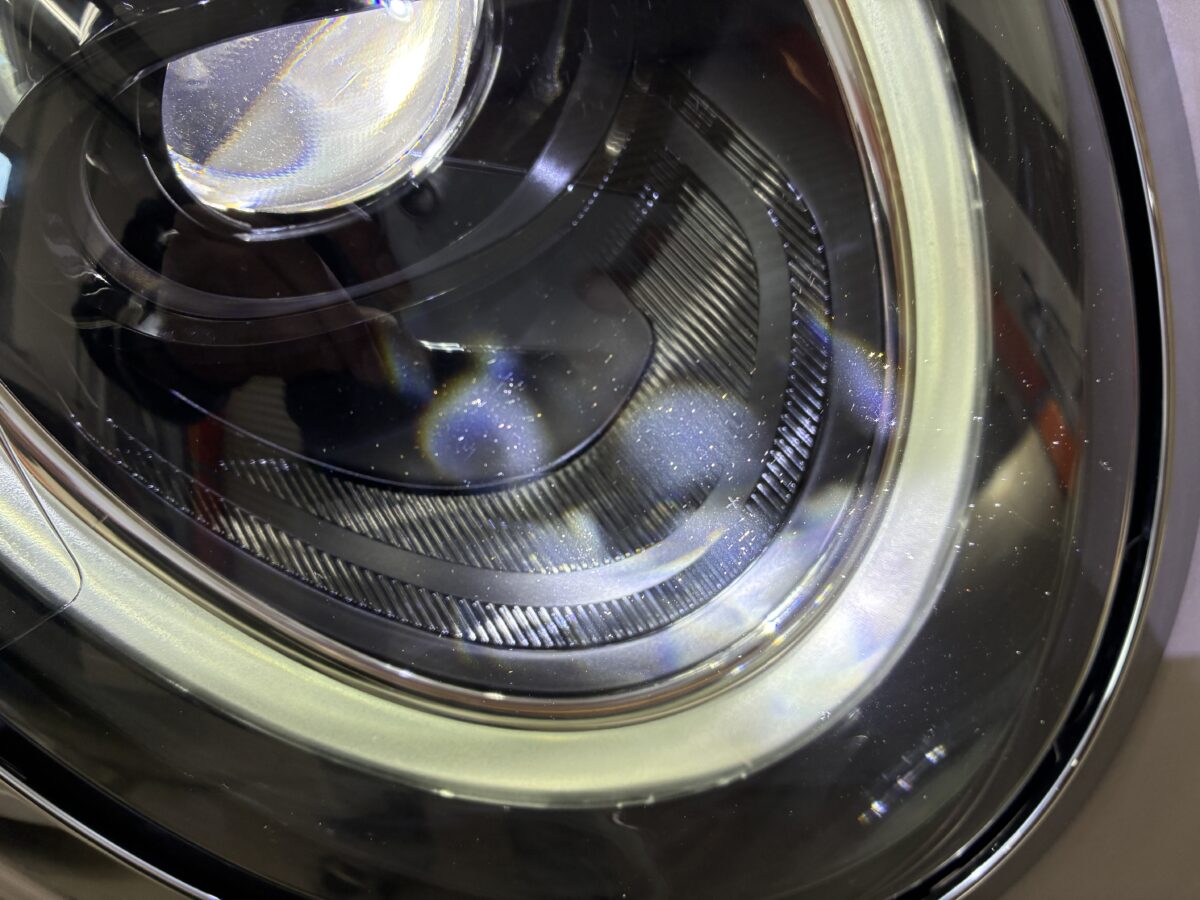 ミニのヘッドライトの劣化の初期段階