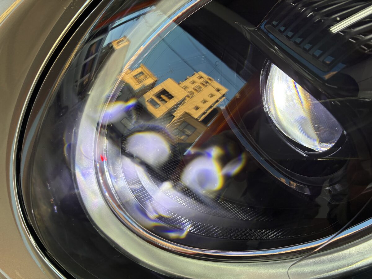 ミニのヘッドライトリペア後のライト点灯時